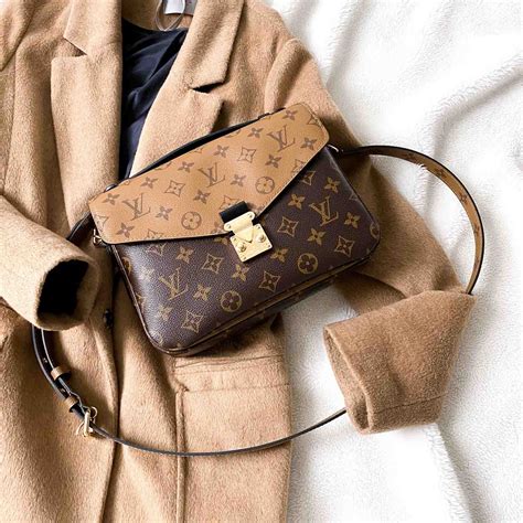 lv pochette metis price